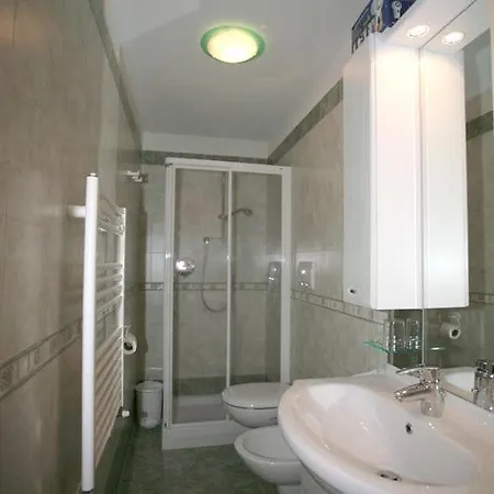 Aparthotel Albert 3*