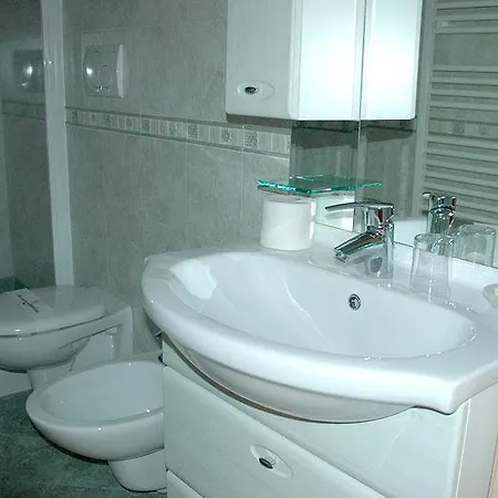 Albert Aparthotel 3*