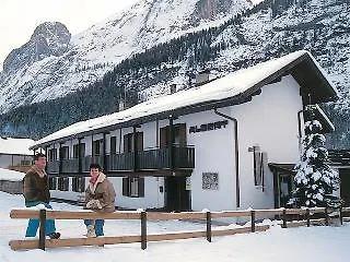 Albert Aparthotel 3*
